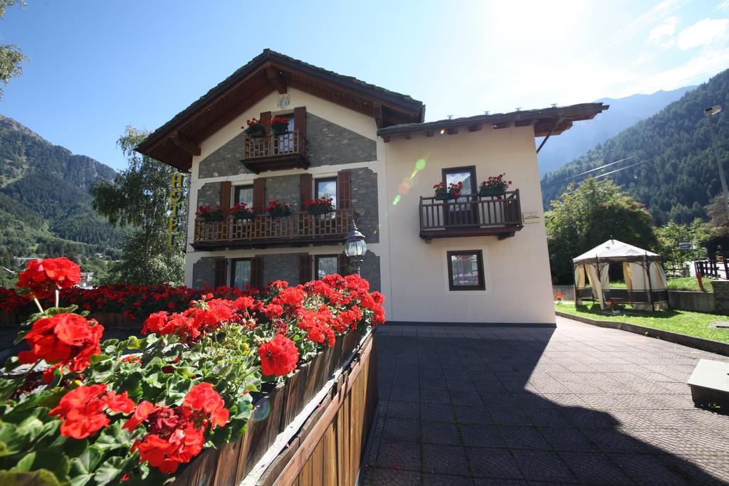 Hotel Stella Del Nord Courmayeur Esterno foto