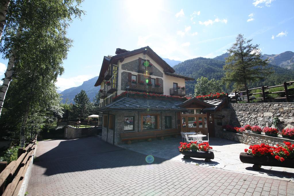 Hotel Stella Del Nord Courmayeur Esterno foto
