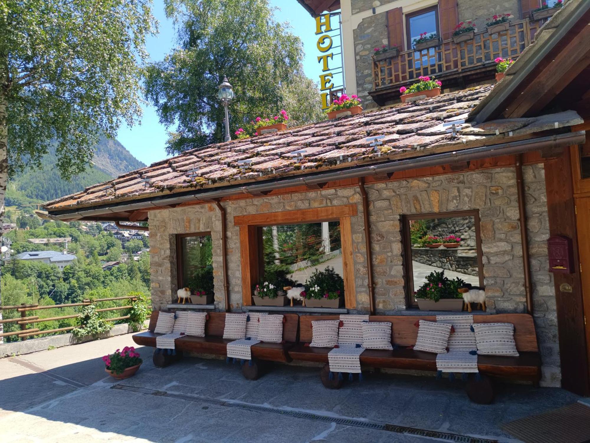 Hotel Stella Del Nord Courmayeur Esterno foto