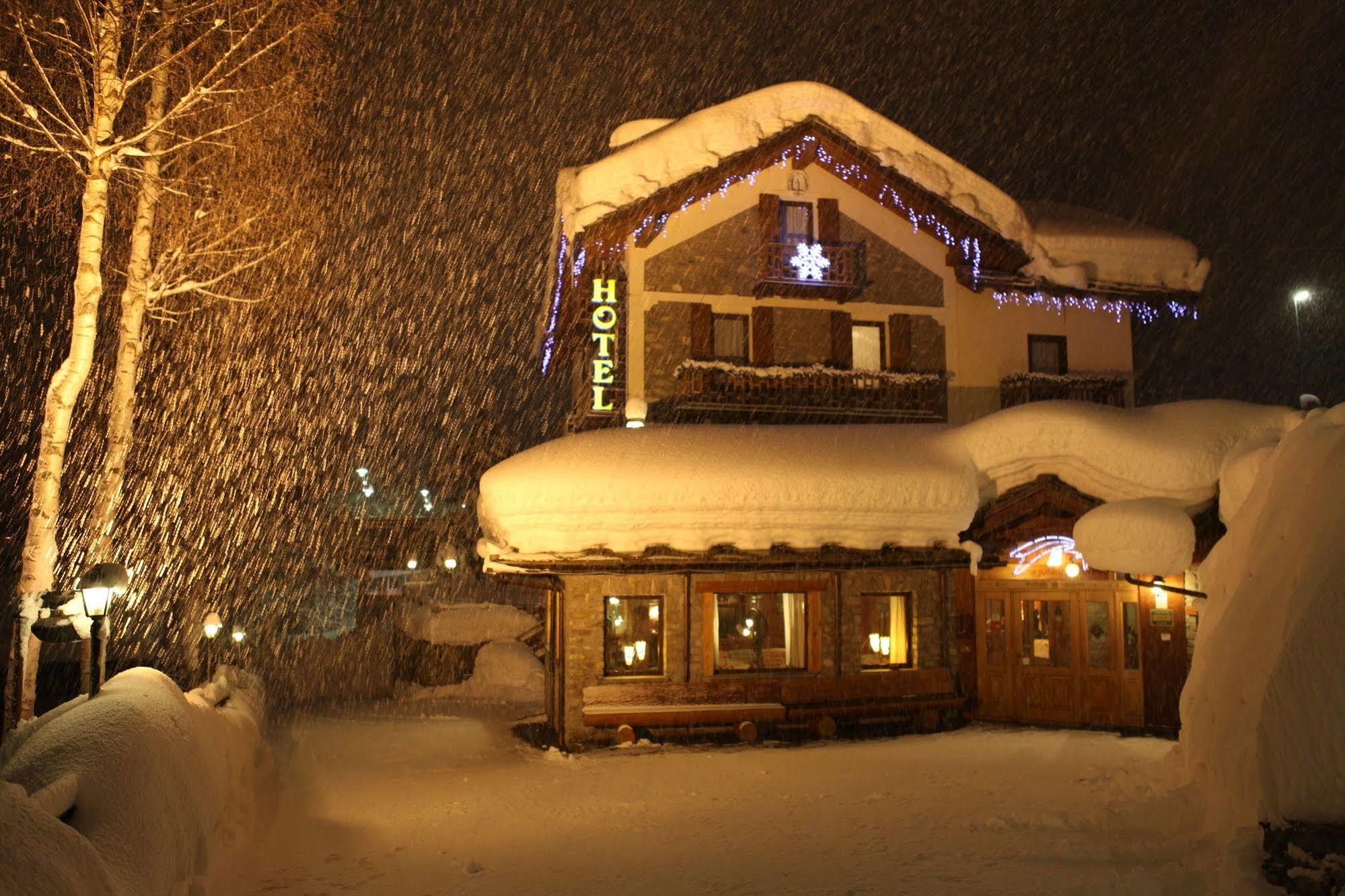Hotel Stella Del Nord Courmayeur Esterno foto